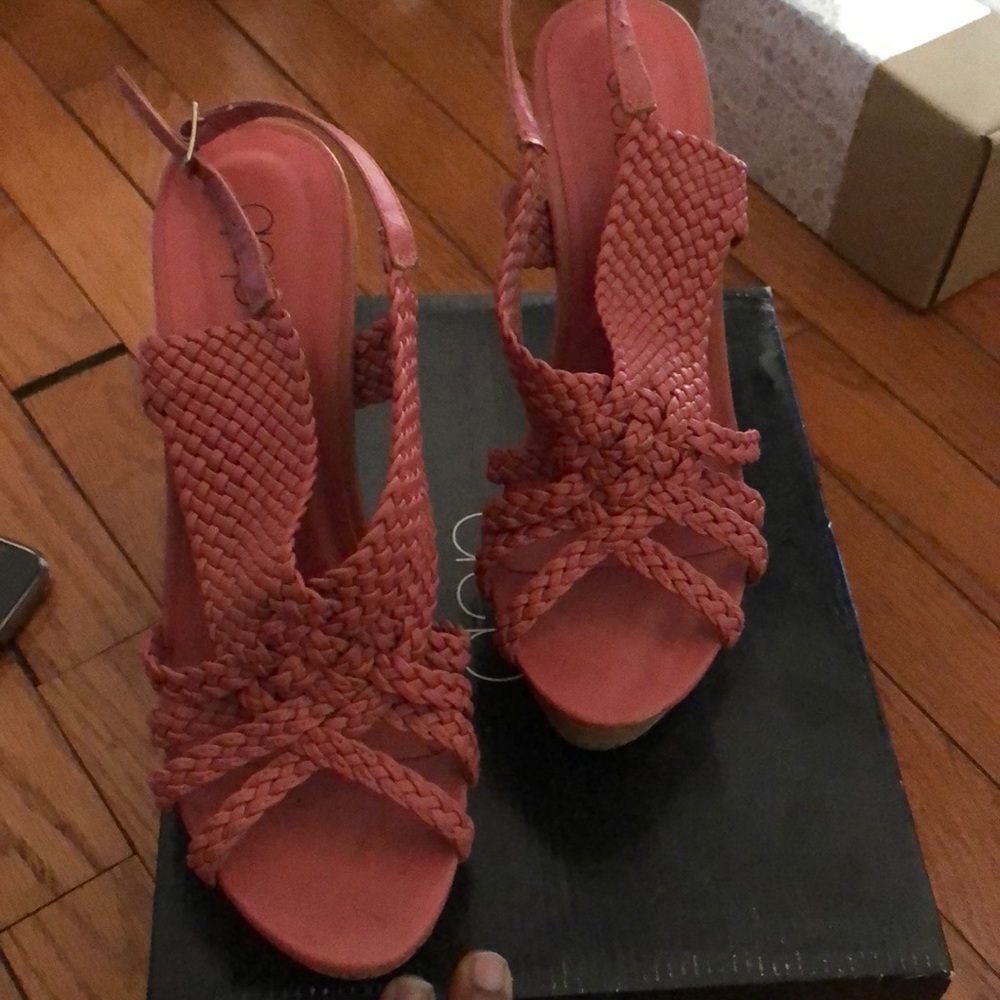 Pinkish wedge
